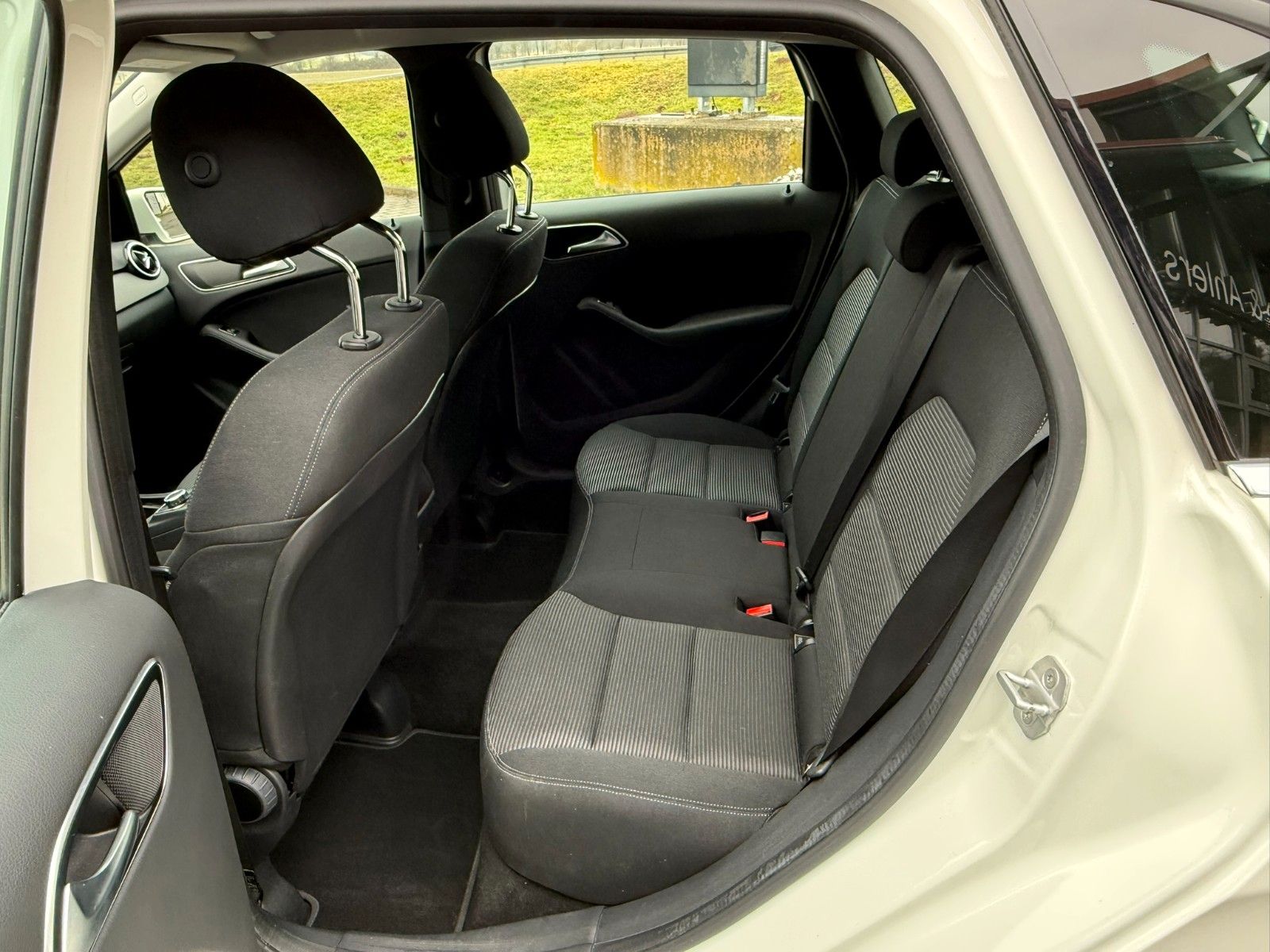 Fahrzeugabbildung Mercedes-Benz B 180 Style LED+FERNL.ASSIST+SPIEGEL PAKET+KAMER