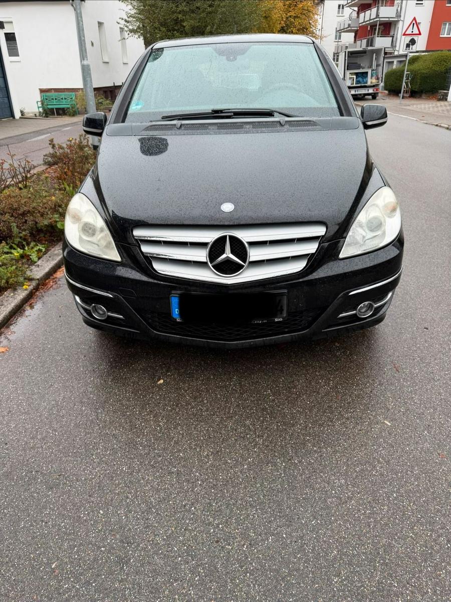Mercedes-Benz B 180