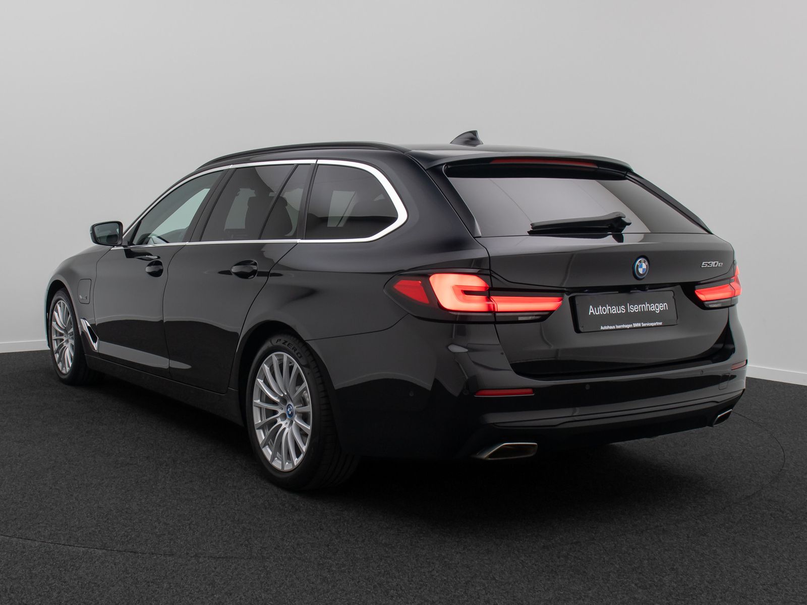 Fahrzeugabbildung BMW 530e Alarm AHK HUD DAB 4xKlima HiFi Leder Sport