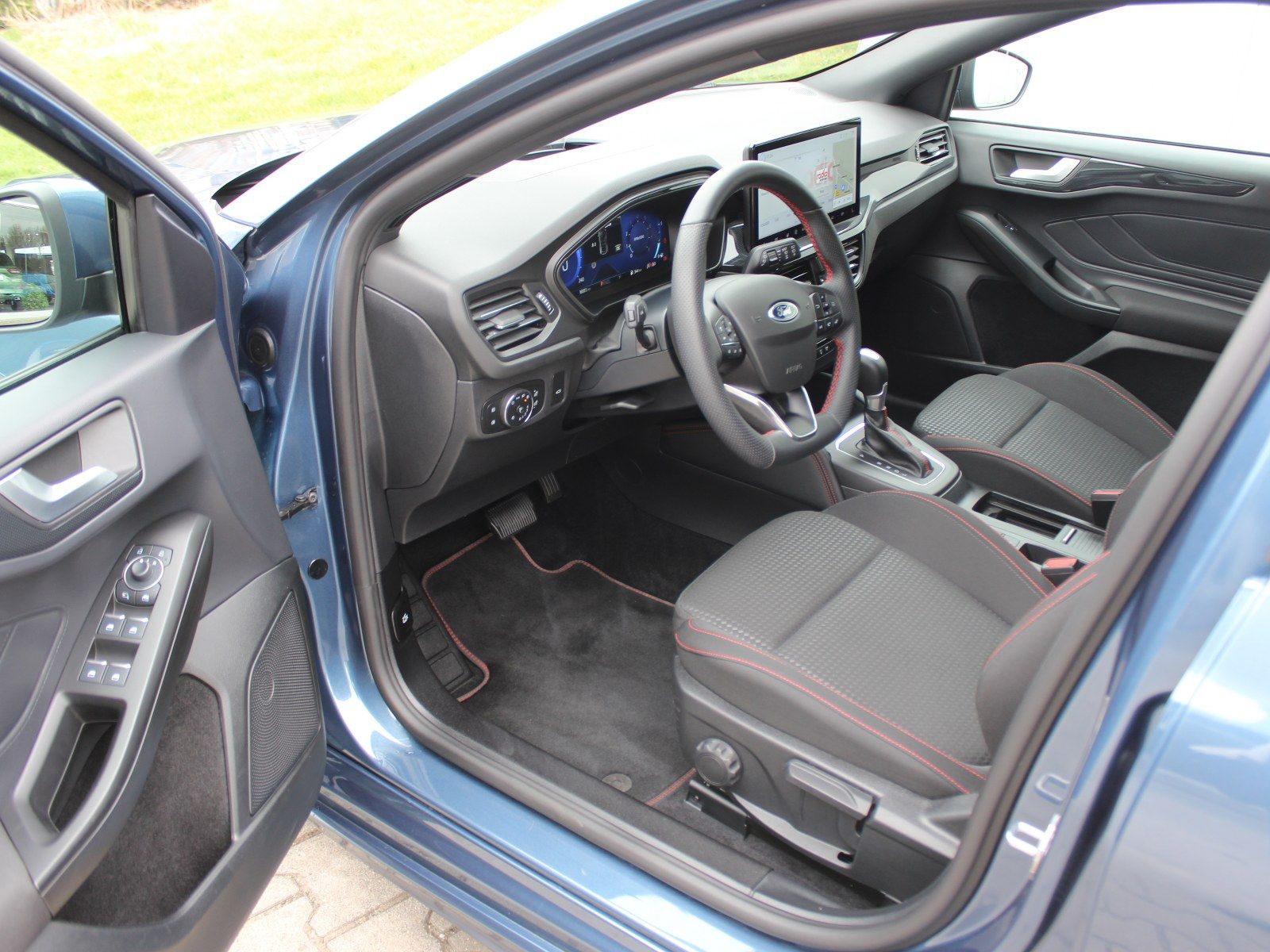 Fahrzeugabbildung Ford Focus ST-Line X 1,0 EcoBoost Mild Hybrid