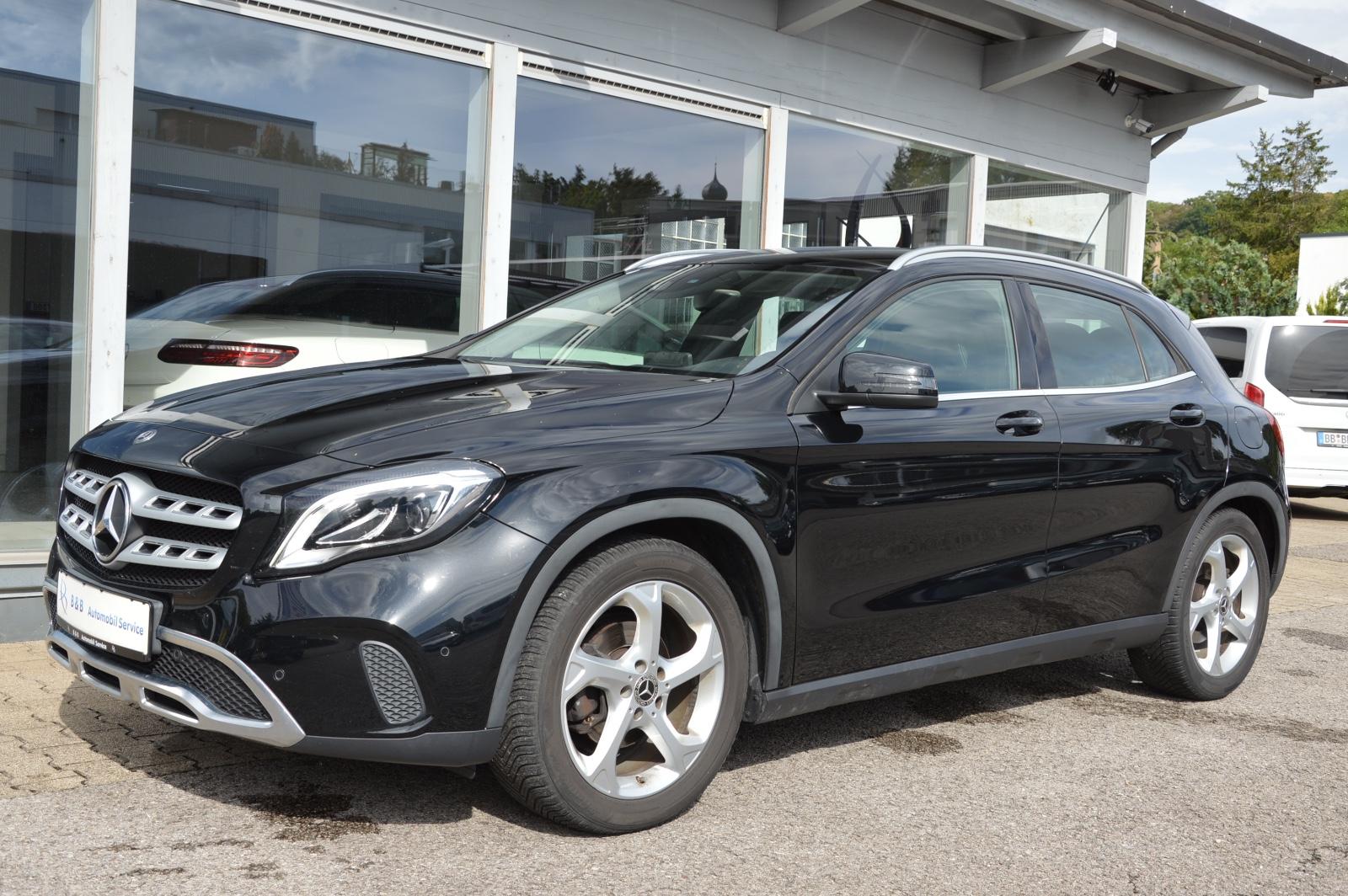 Mercedes-Benz GLA 180 *NAVI*CAM*AHK*LED HIGH*TOT-WINKEL*KEYLES