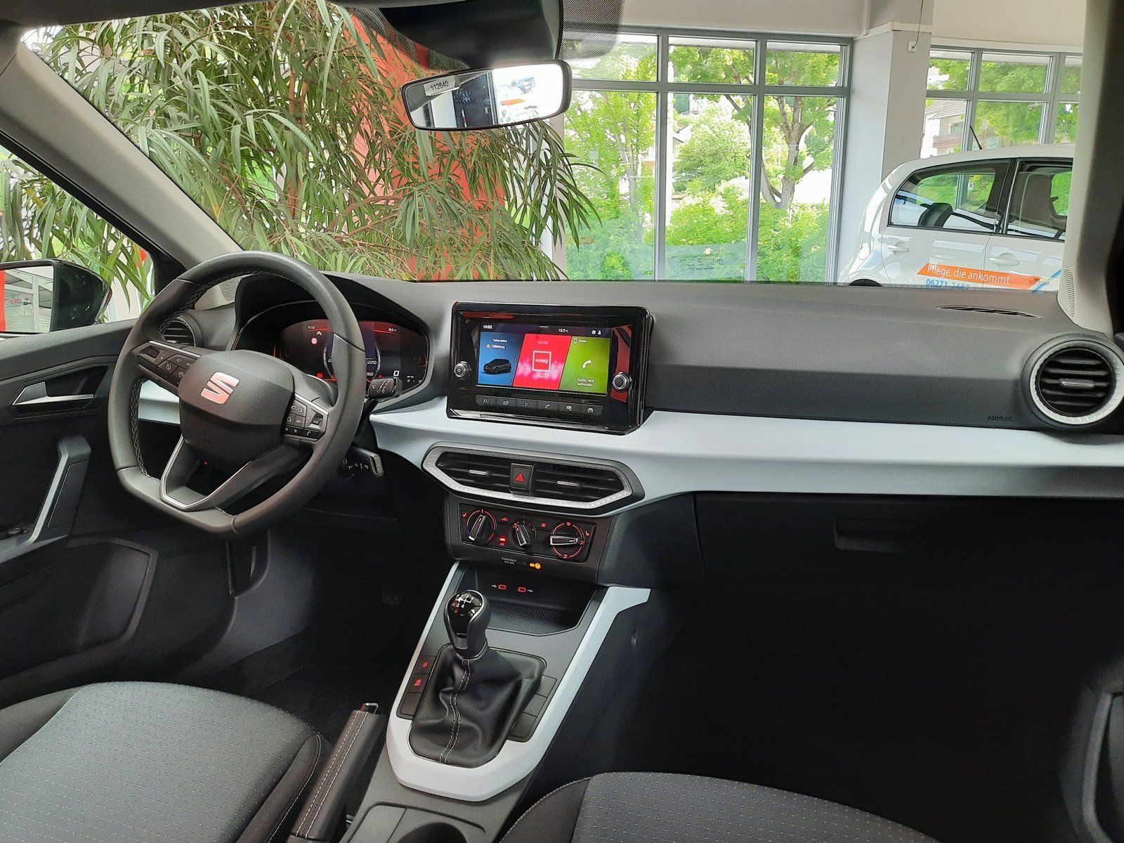 Fahrzeugabbildung SEAT Arona Style TSI *AHK*LED*Sitzhzg*PDC*FullLink*