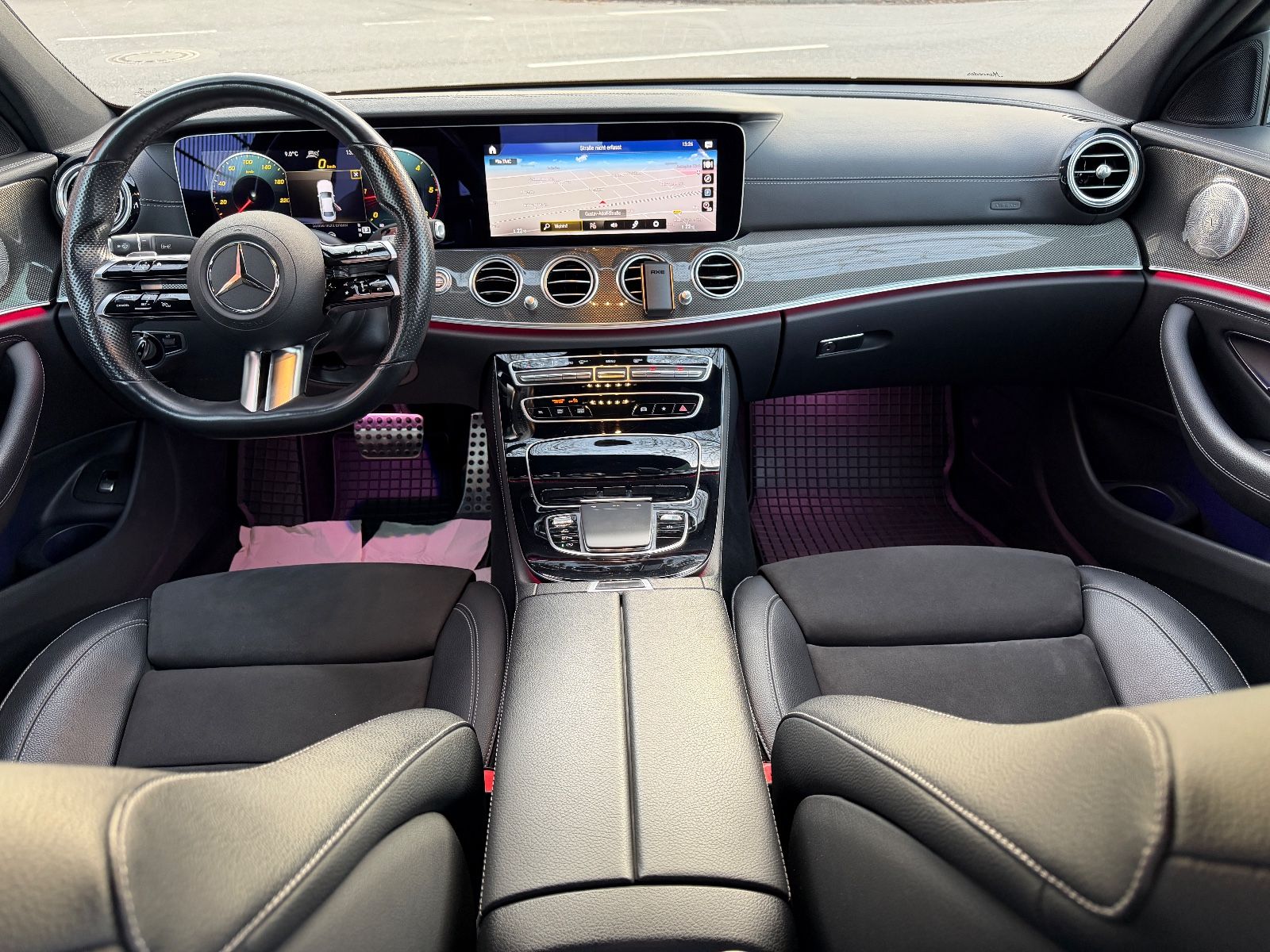 Fahrzeugabbildung Mercedes-Benz E 220d AMG*JUNGE STERNE*MUTLIBEAM*BURMESTER*AHK