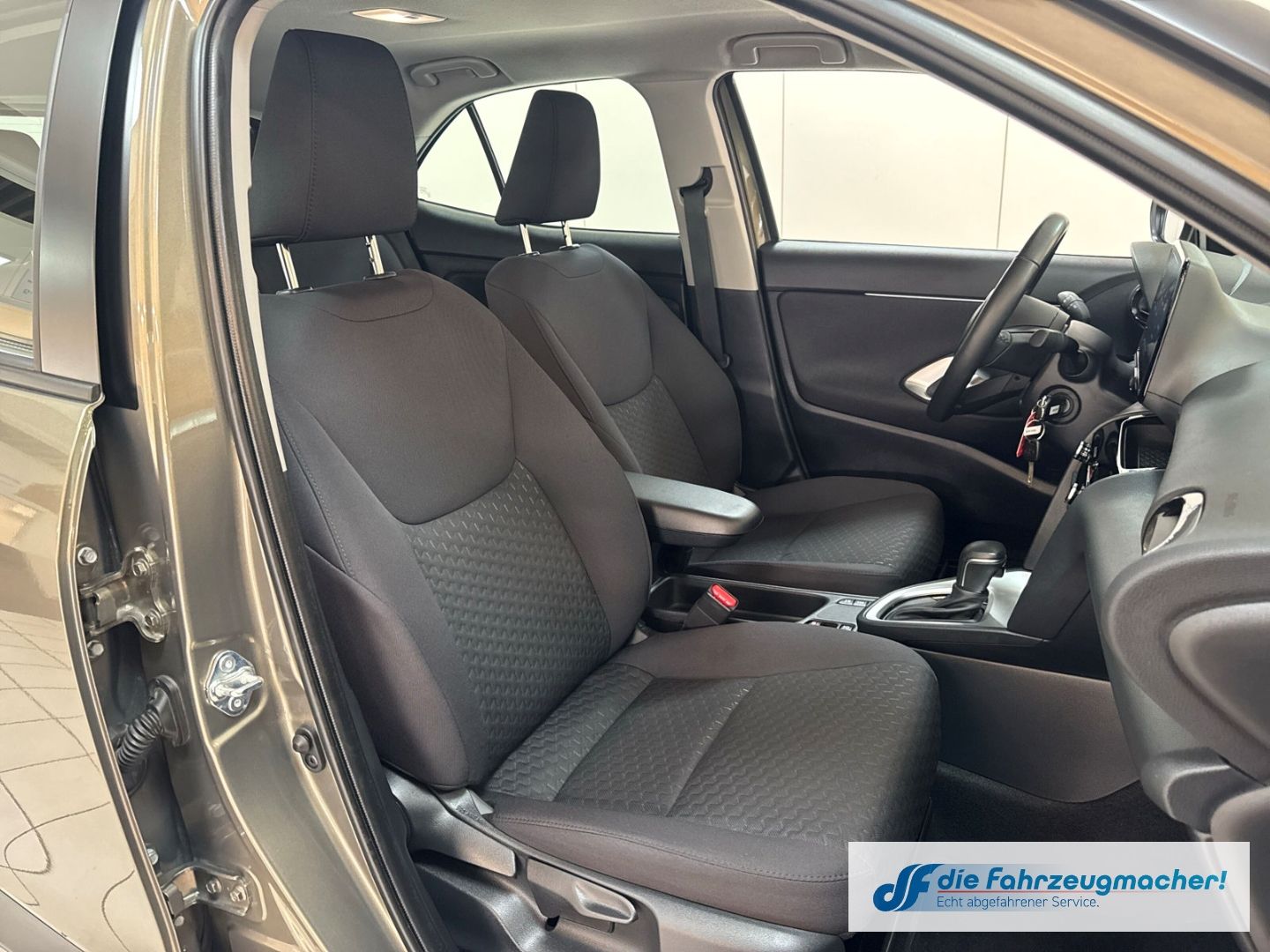 Fahrzeugabbildung Toyota Yaris Cross ACTIVE Hybrid DAB Spurhalteass. Fern