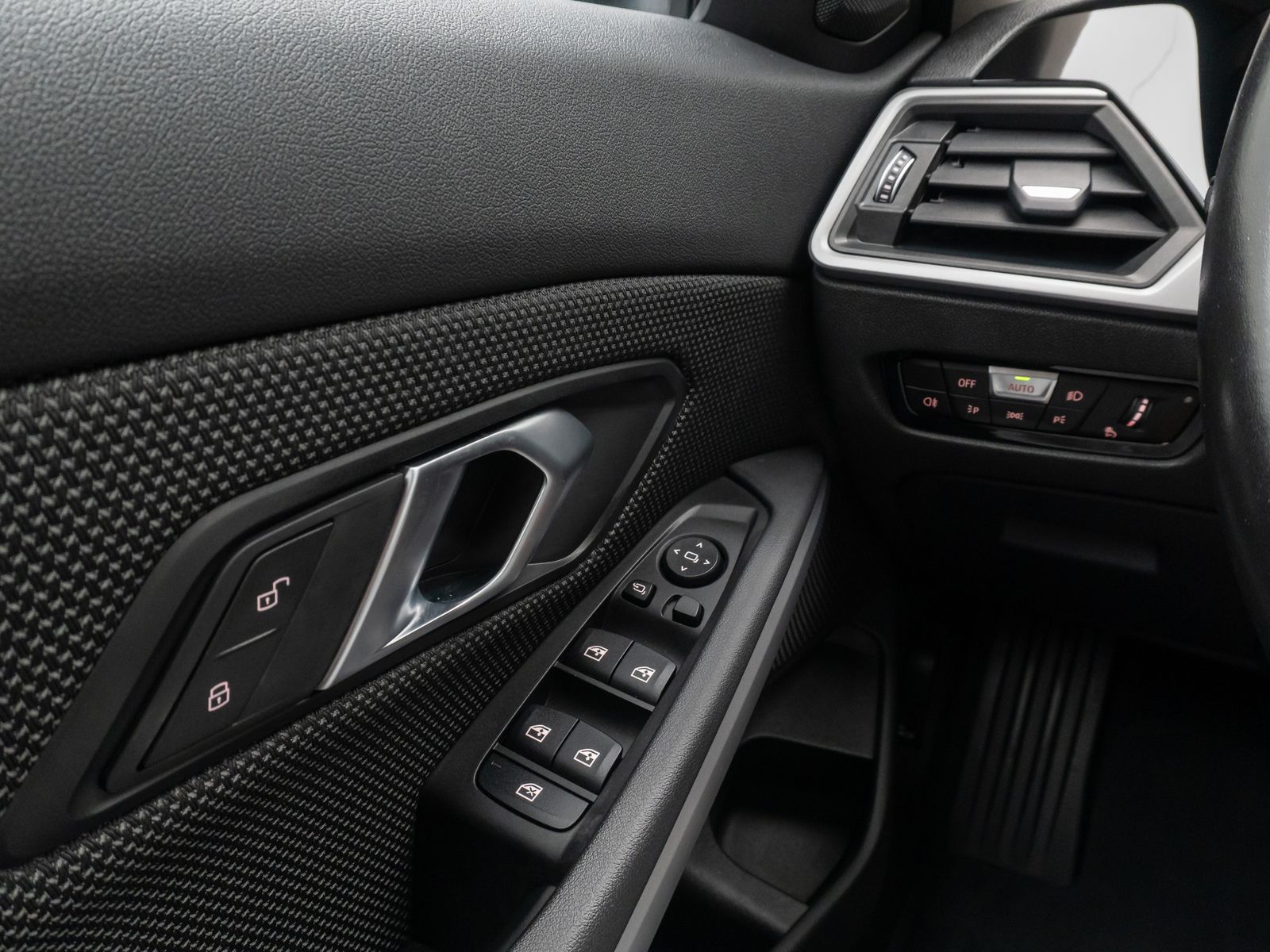 Fahrzeugabbildung BMW 320d Kamera DAB HiFi Stop&Go Fernlichtassist LED