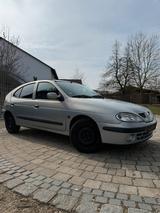 Renault Megane Automatik  nur 72.500 km ... - gebrauchte Renault Megane aus dem Jahr 2000