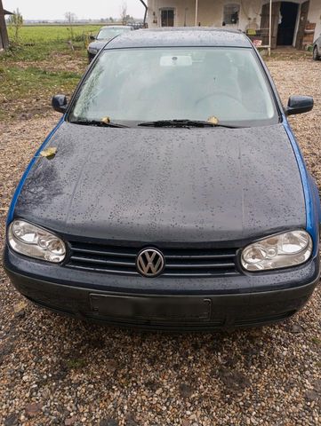 Volkswagen Golf zu verkaufen