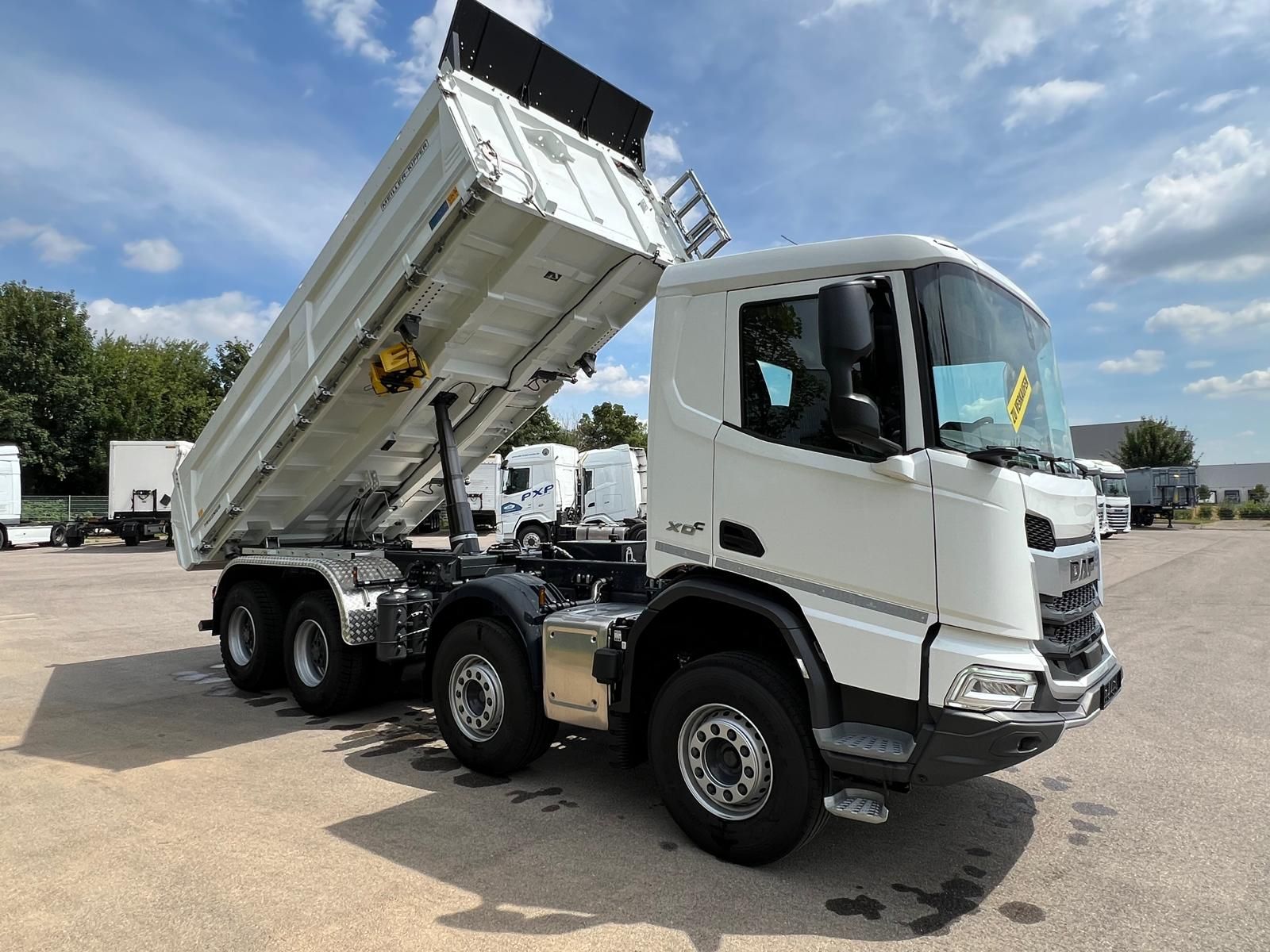 Fahrzeugabbildung DAF FAD XDC 450 Dreiseitenkipper