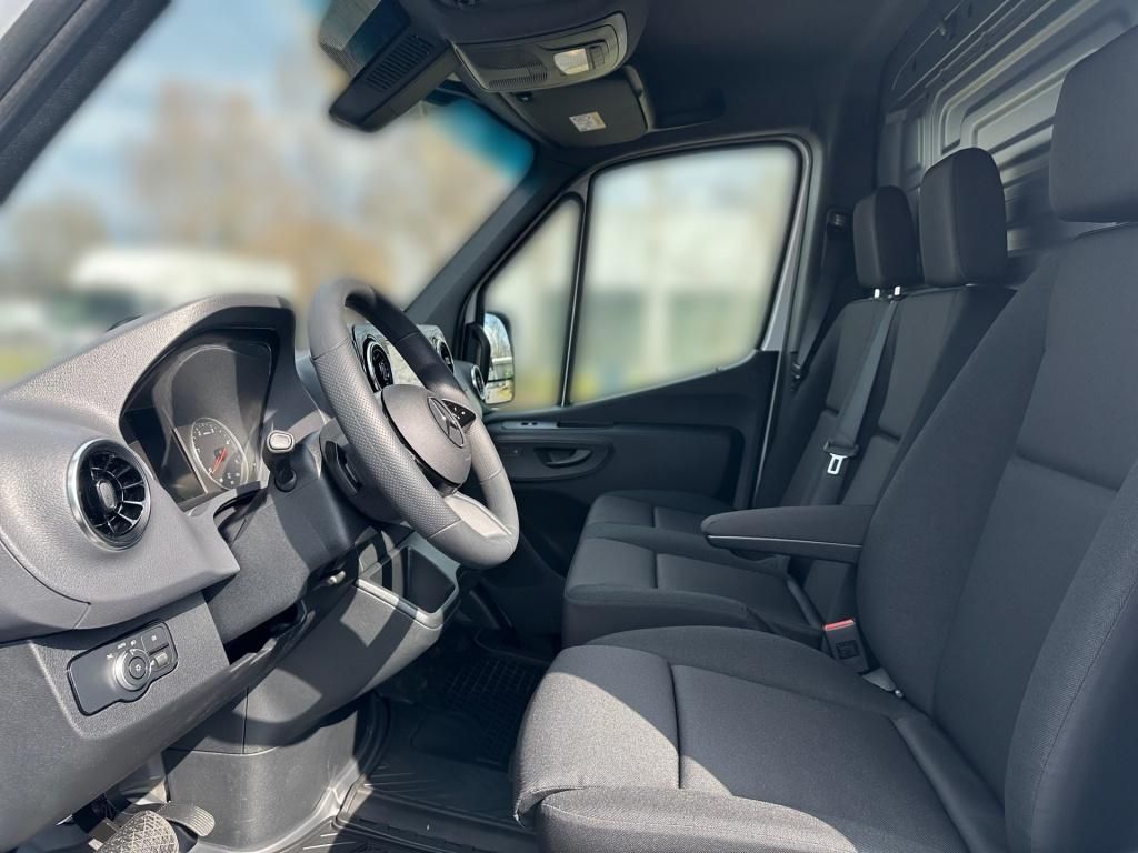 Fahrzeugabbildung Mercedes-Benz Sprinter 317 CDI Kasten PRO L2H2 AHK LED AUT KAM