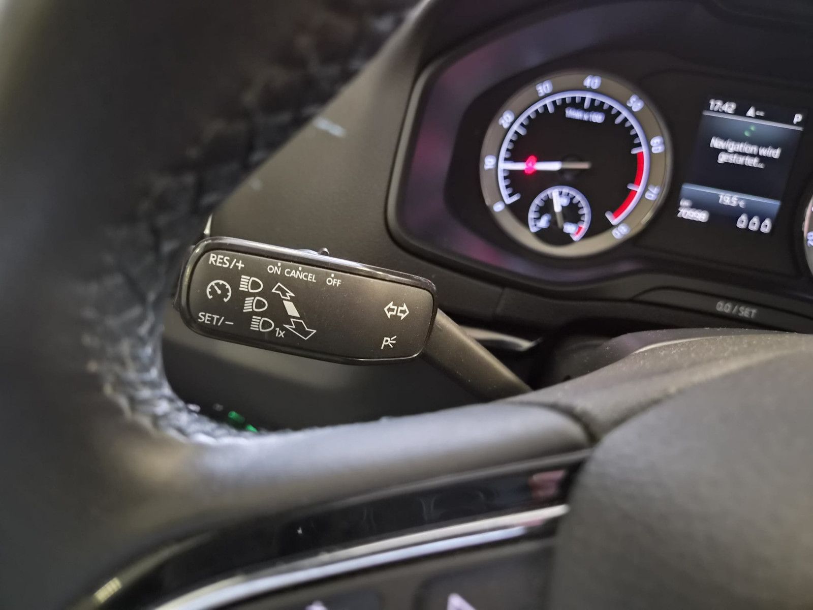 Fahrzeugabbildung SKODA Karoq Style /  1. Hand / Garantie