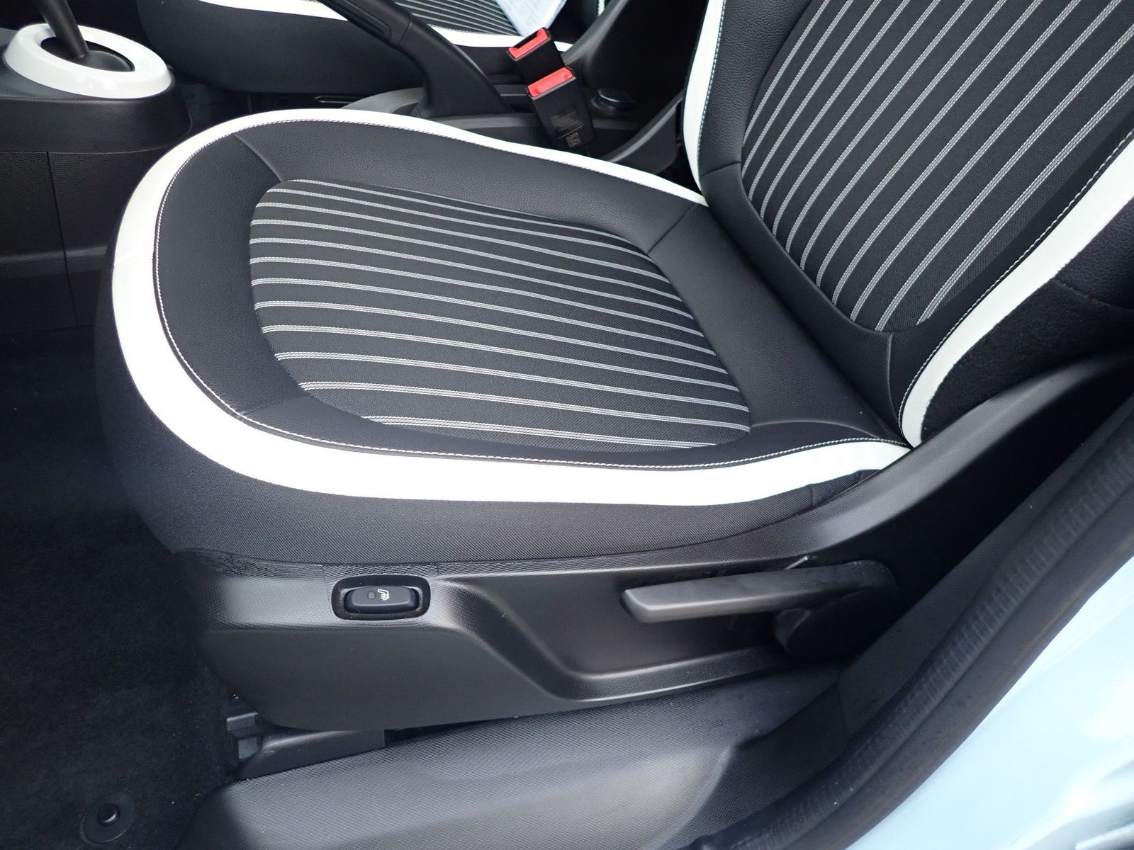 Fahrzeugabbildung Renault Twingo Techno Electric