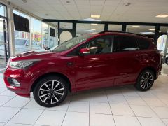 FORD Kuga ST-Line Navi SHZ AHK PDC KeyFree Ruby Rot