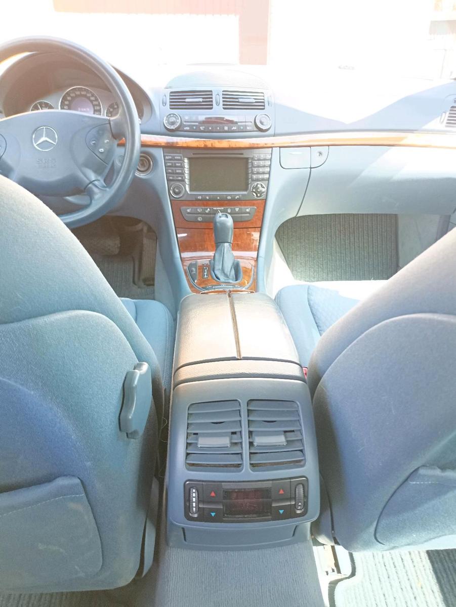 Mercedes-Benz E500 2004 — photo 11