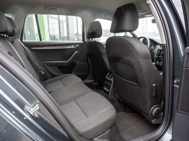 Octavia Combi 1.6 TDI Style PDC SHZ NAVI LED
