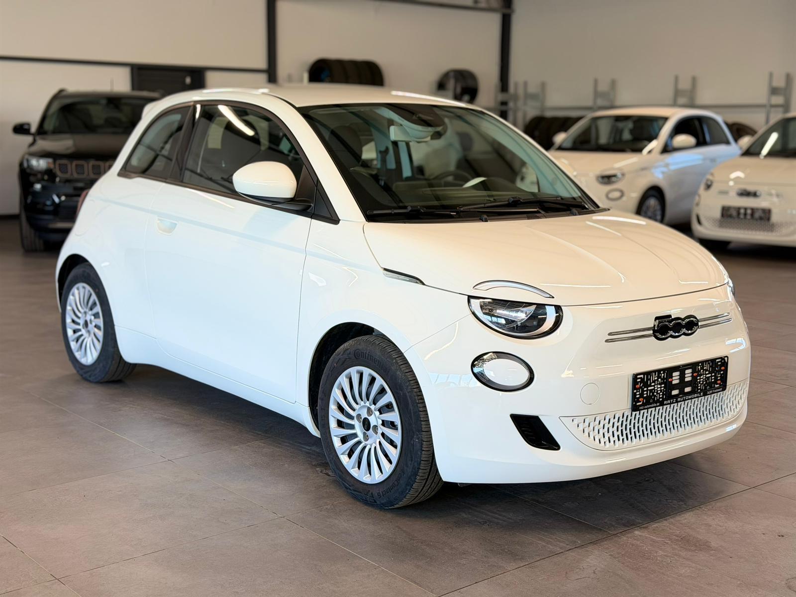 Fiat 500e 11KW+CARPLAY+TEMP+SPUR.ASS+STAND.HZ+NAVI+