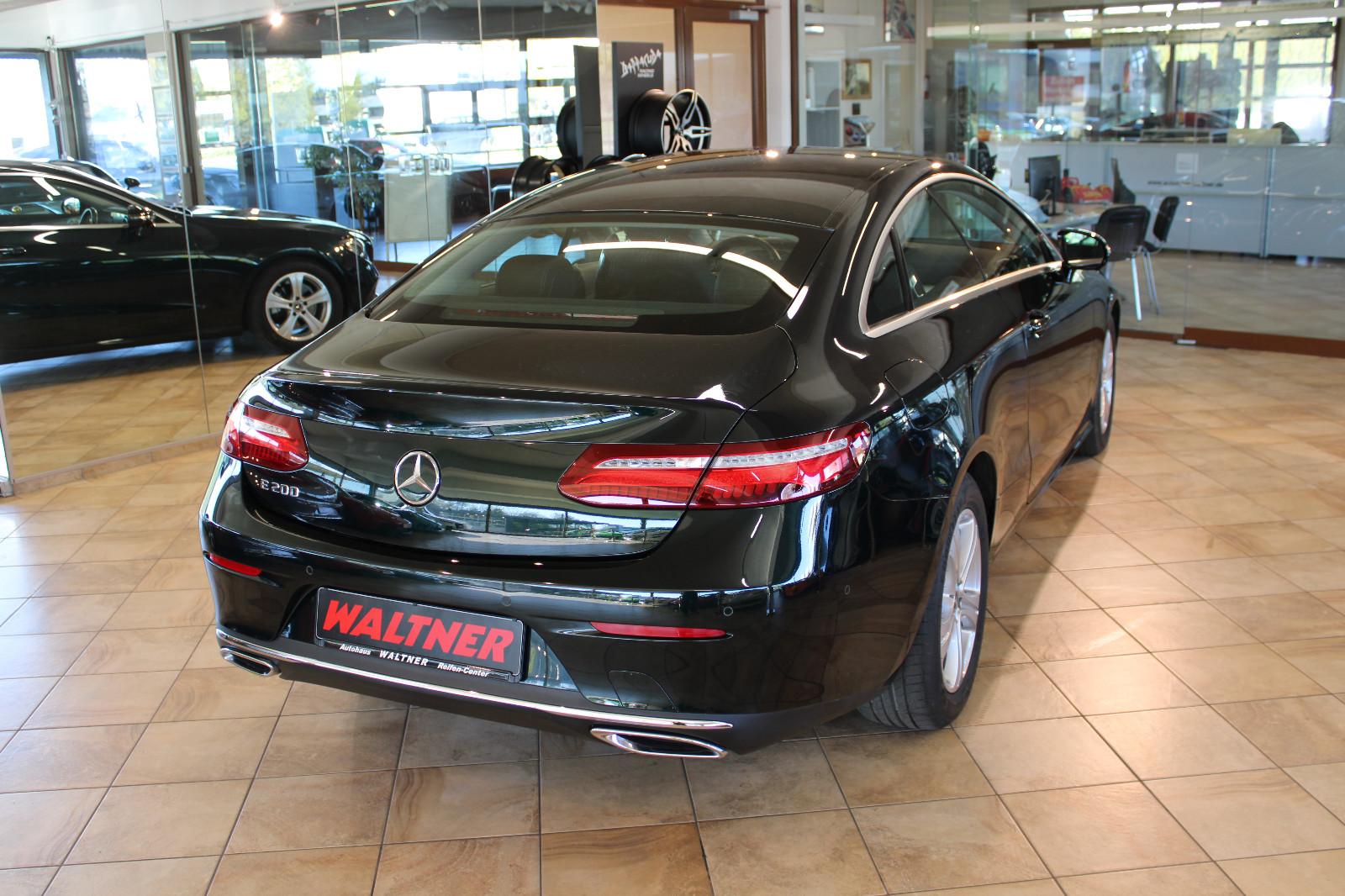 Mercedes-Benz E 200 Coupe *Sonderlack+2. Hand+Top*