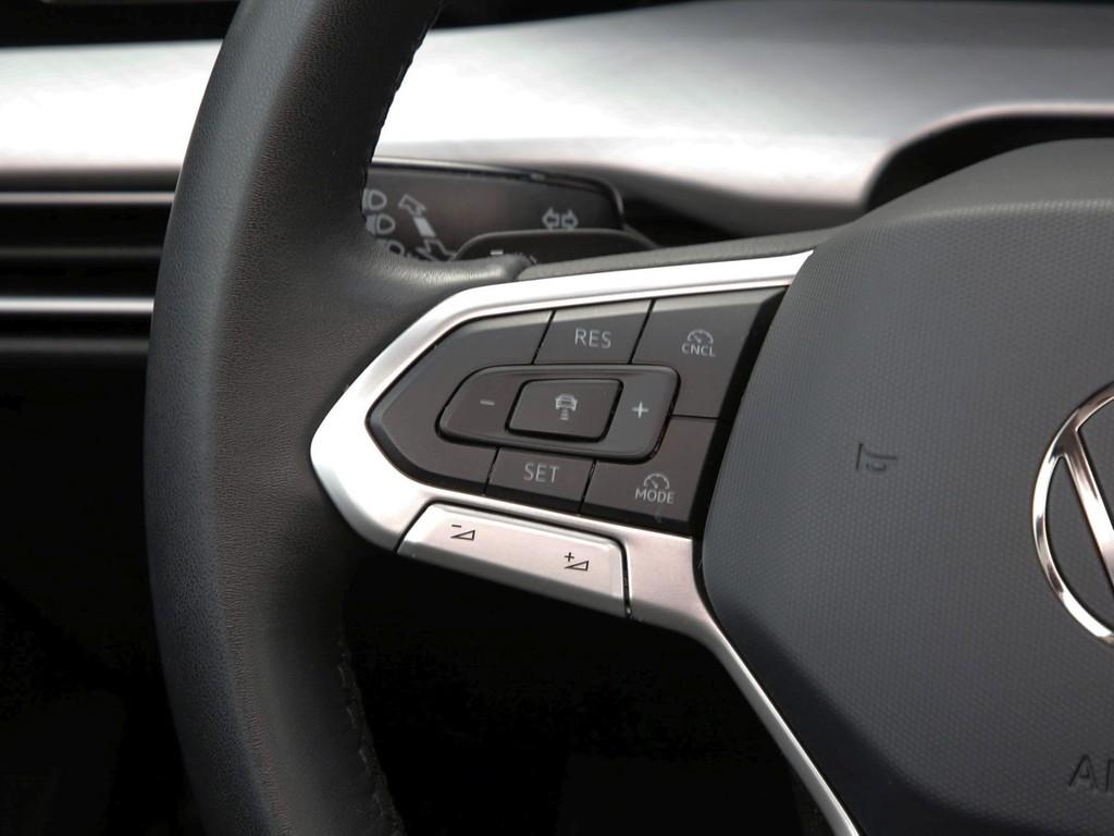 Volkswagen Golf VIII Variant 1.5 eTSI DSG Life 16" ACC AHK, миниатюра 17