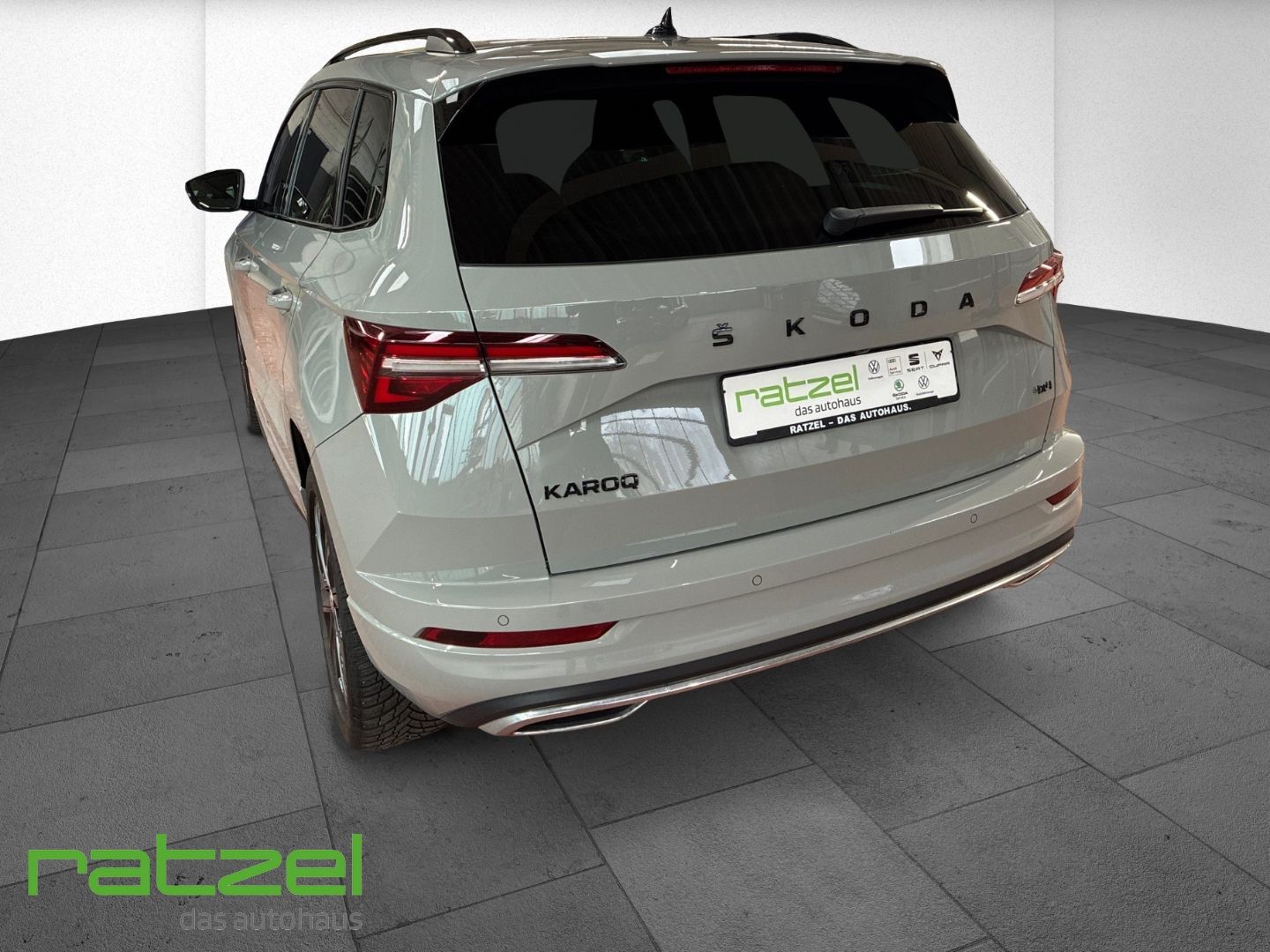 Fahrzeugabbildung SKODA Karoq 4x4 Sportline 2.0 AHK Navi LED Kamera ACC