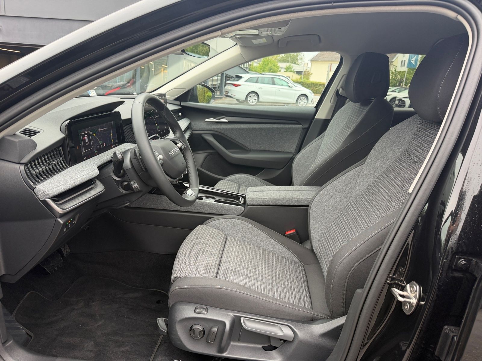 Skoda Superb Combi 2.0 TSI Selection 4x4 AHK Navi LED foto 10