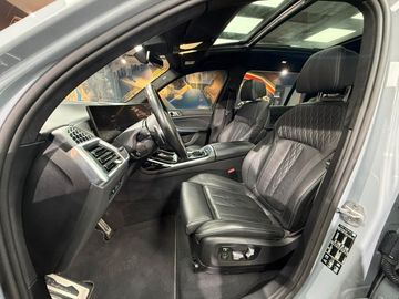BMW X7 - 9