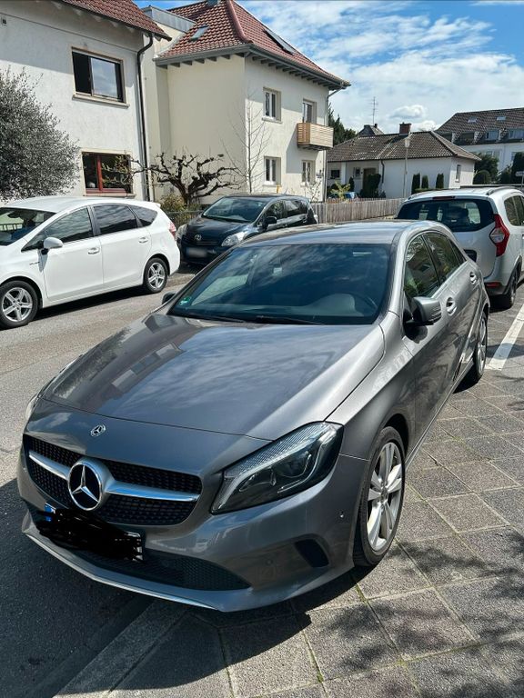 Image of Mercedes-Benz E 200