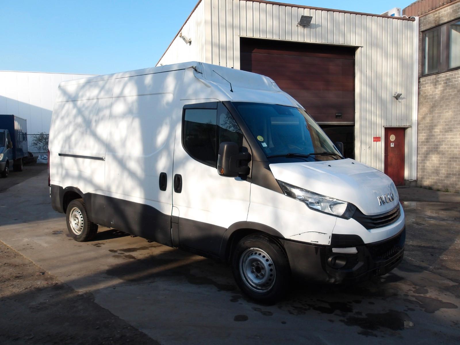Iveco Daily 35S18 MOTOR UND DACHSCHADEN