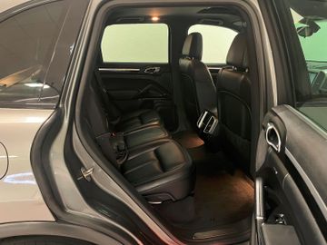 Porsche Cayenne - 4