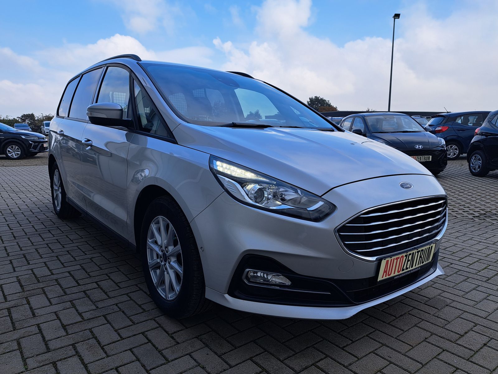 Fahrzeugabbildung Ford Galaxy 2.0 EcoBlue 7-SITZE AUTOMATIK PARK-ASSIST