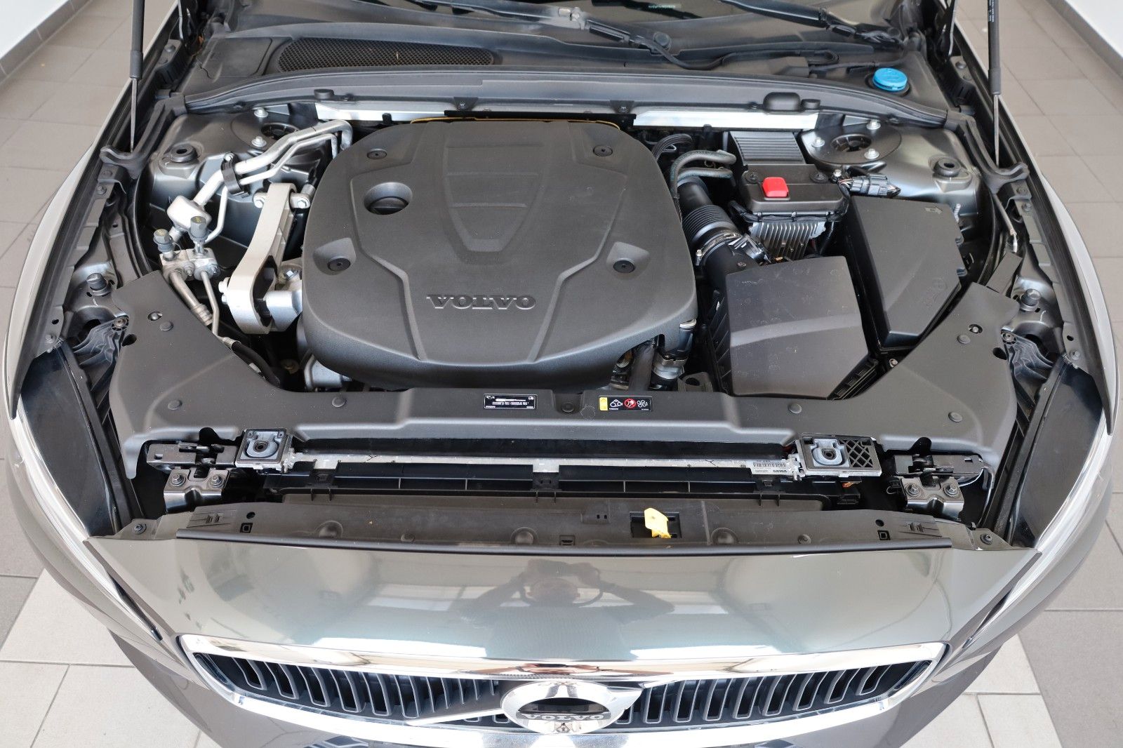 Fahrzeugabbildung Volvo V60 Momentum Pro,Navi,LED,SH,Kamera,DAB,