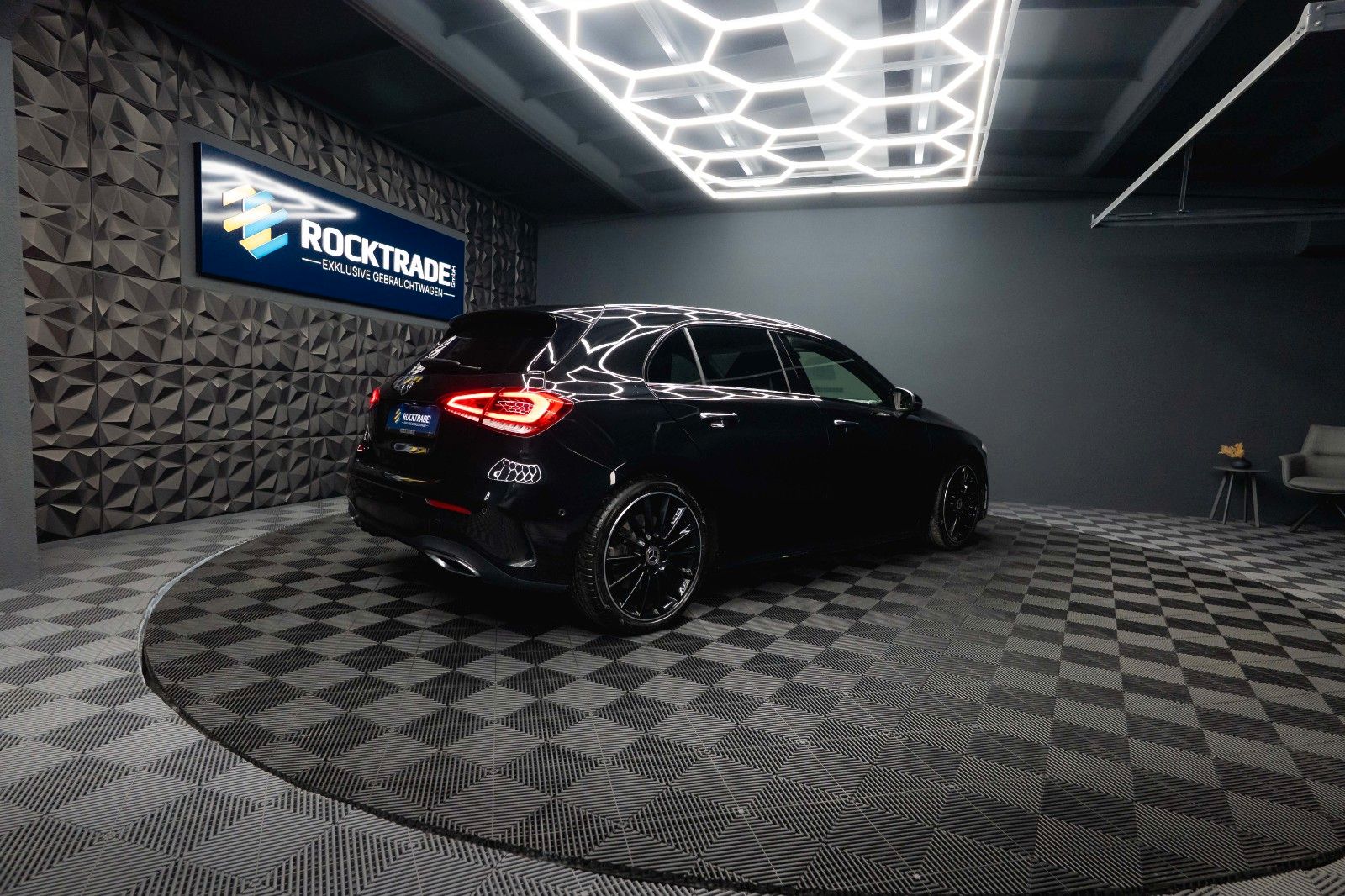 Fahrzeugabbildung Mercedes-Benz A 250 AMG Line Night-Paket *ACC*Head Up*DAB*19%*