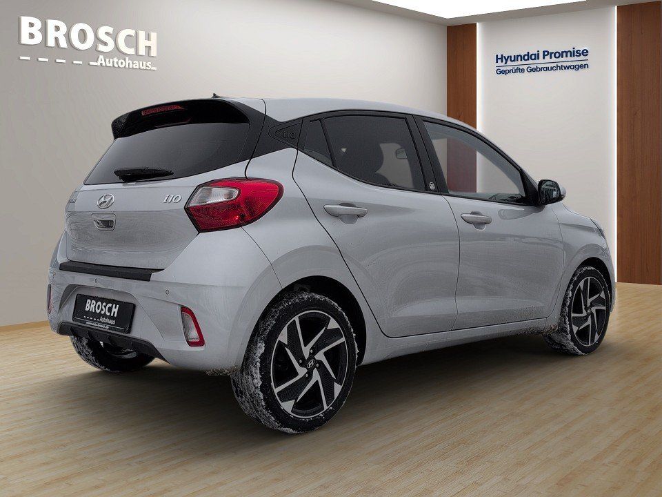Fahrzeugabbildung Hyundai i10 1.0 EDITION30+ 1HD 2J-GARANTIE 16ALU+NAV+PDC