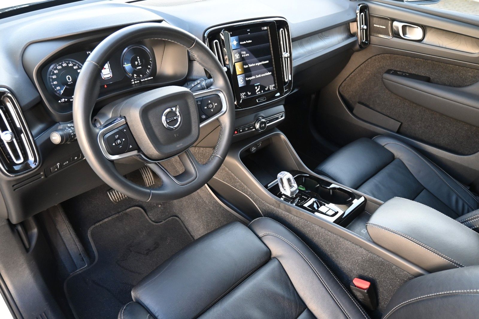Fahrzeugabbildung Volvo XC40 T5 Recharge Plus Dark*H&K*BLIS*RFK*AHK