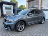 Volkswagen Tiguan Allspace R-Line 7 Sitzer  4Motion Standh. - Volkswagen in Frankfurt (Main)