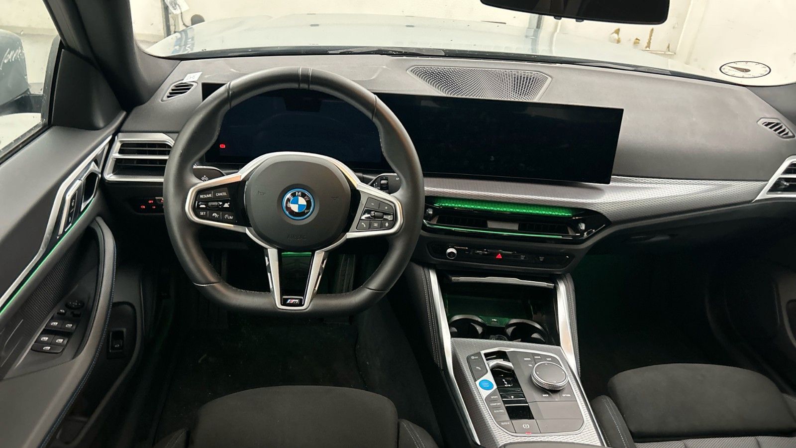 Fahrzeugabbildung BMW i4 Gran Coupe 35 eDrive M SPORT NAVI/LED/KAMERA