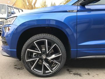 Skoda Karoq 1.5 TSI DSG Sportline *AHK*4XSHZ*NAVI*CAM*