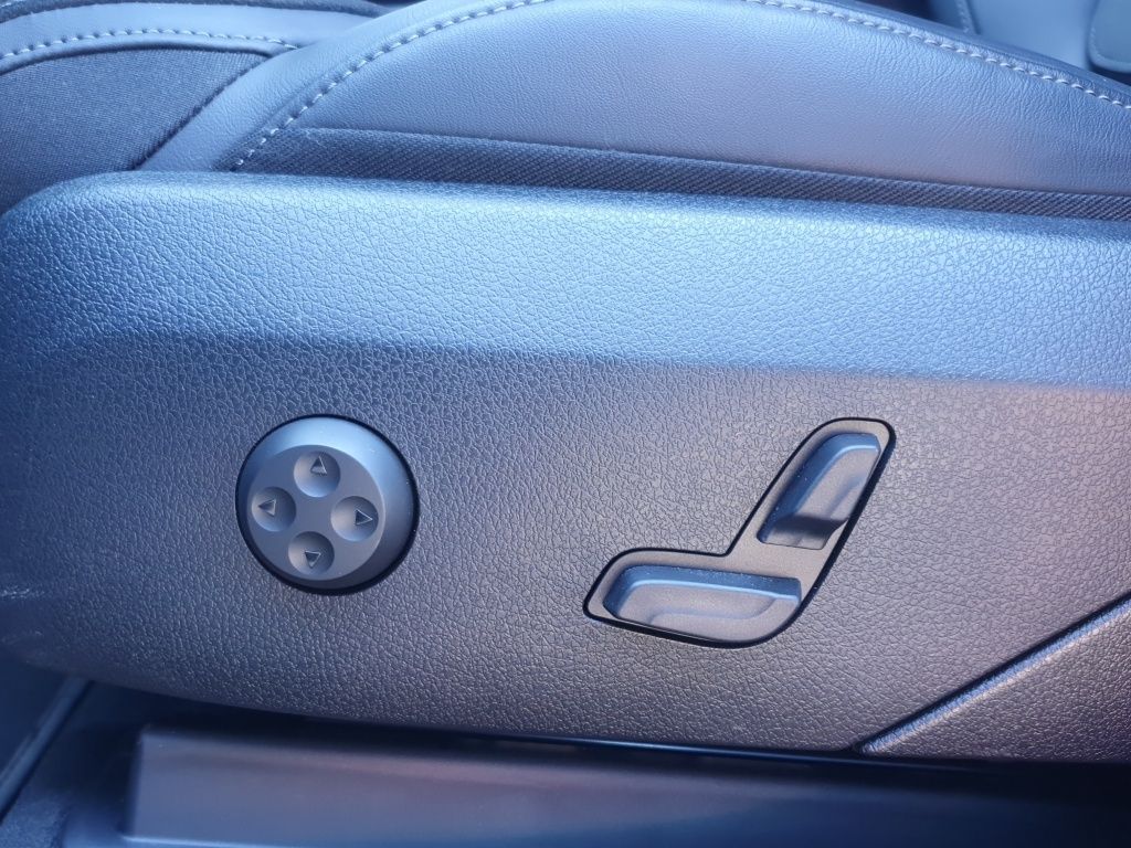 Fahrzeugabbildung Mercedes-Benz GLC 220 d 4MATIC AMG*NIGHT*Nav*KeyLess*PDC*RFK
