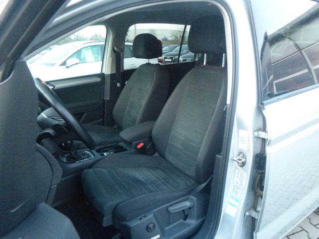 Fahrzeugabbildung Volkswagen Touran 2.0 TDI Comfortline>AUT/AHK/ACC/PDC/SHZ<