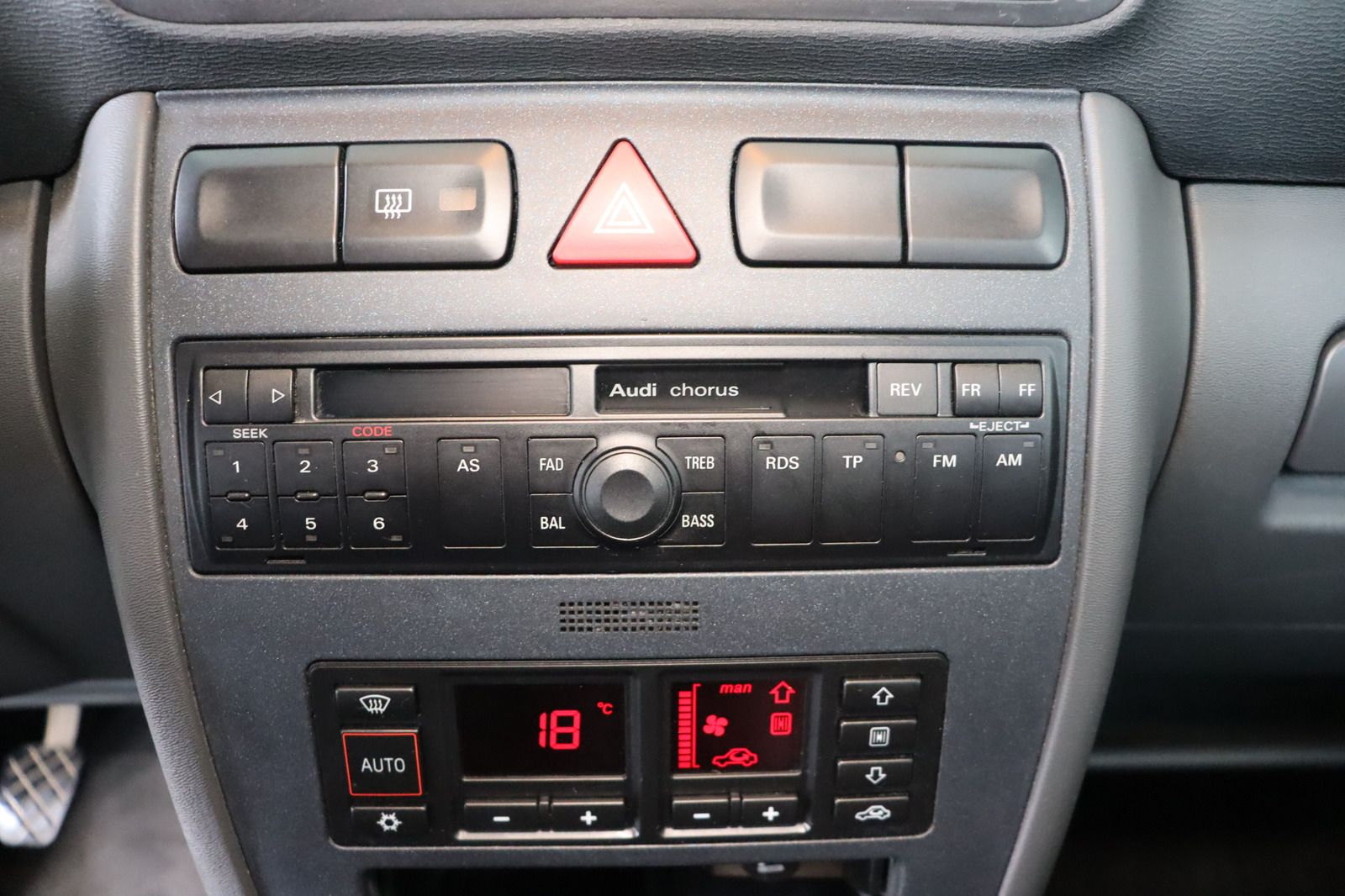 Fahrzeugabbildung Audi A3 1.6 * 1.Hand * HU/AU neu * Klimaaut.