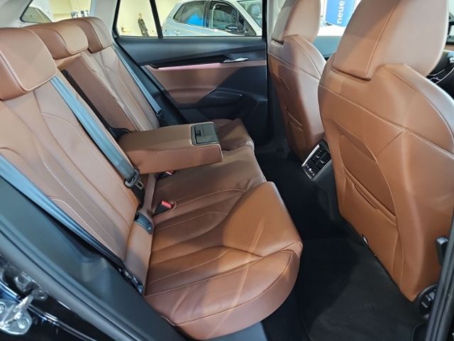 Fahrzeugabbildung SKODA Enyaq iV 80 SUITE AHK MATRIX NAVI WÄRMEPUMPE 4xS