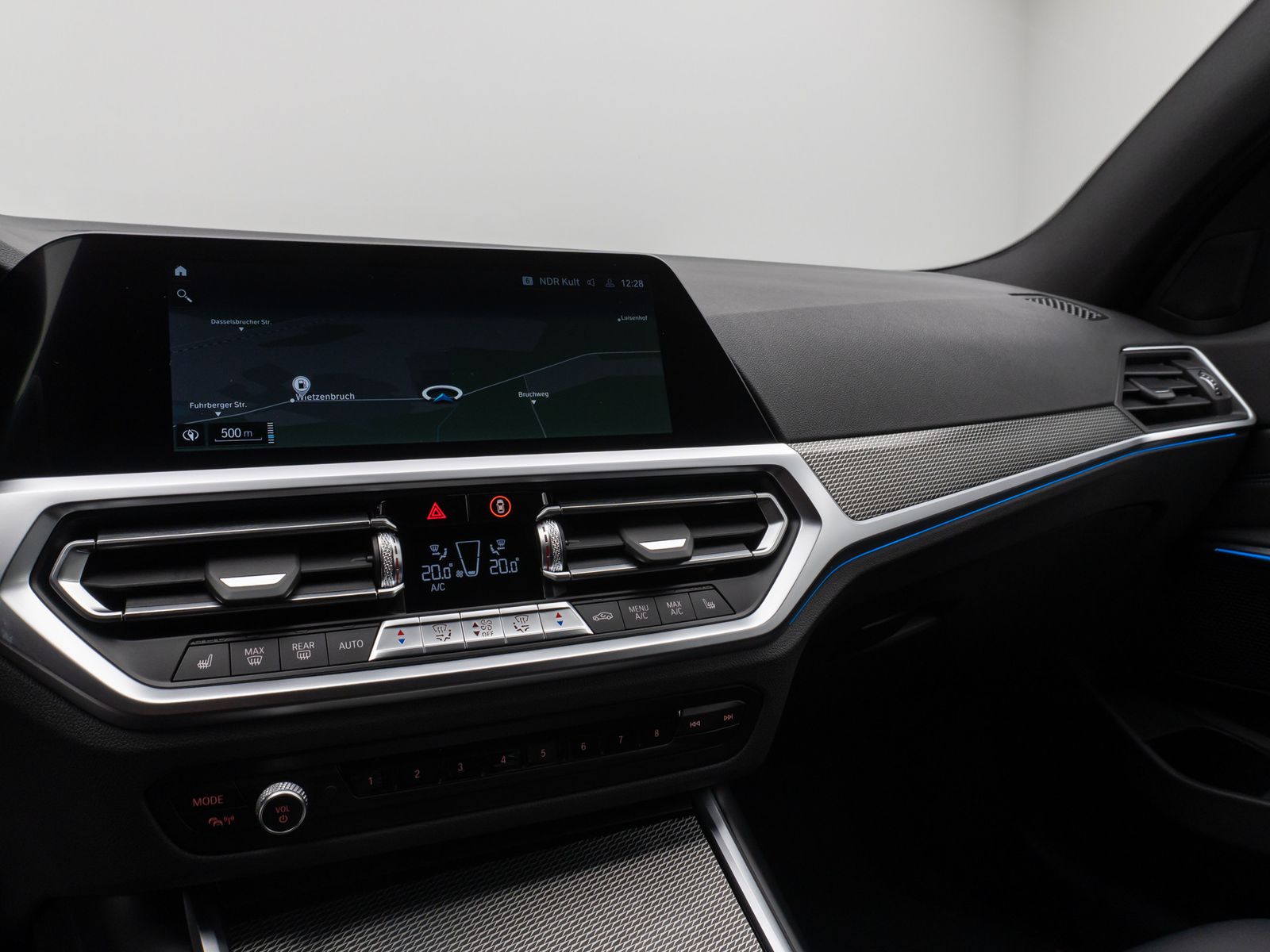 Fahrzeugabbildung BMW 330e  M Sport Laser Kamera HUD DAB HiFi Komfort