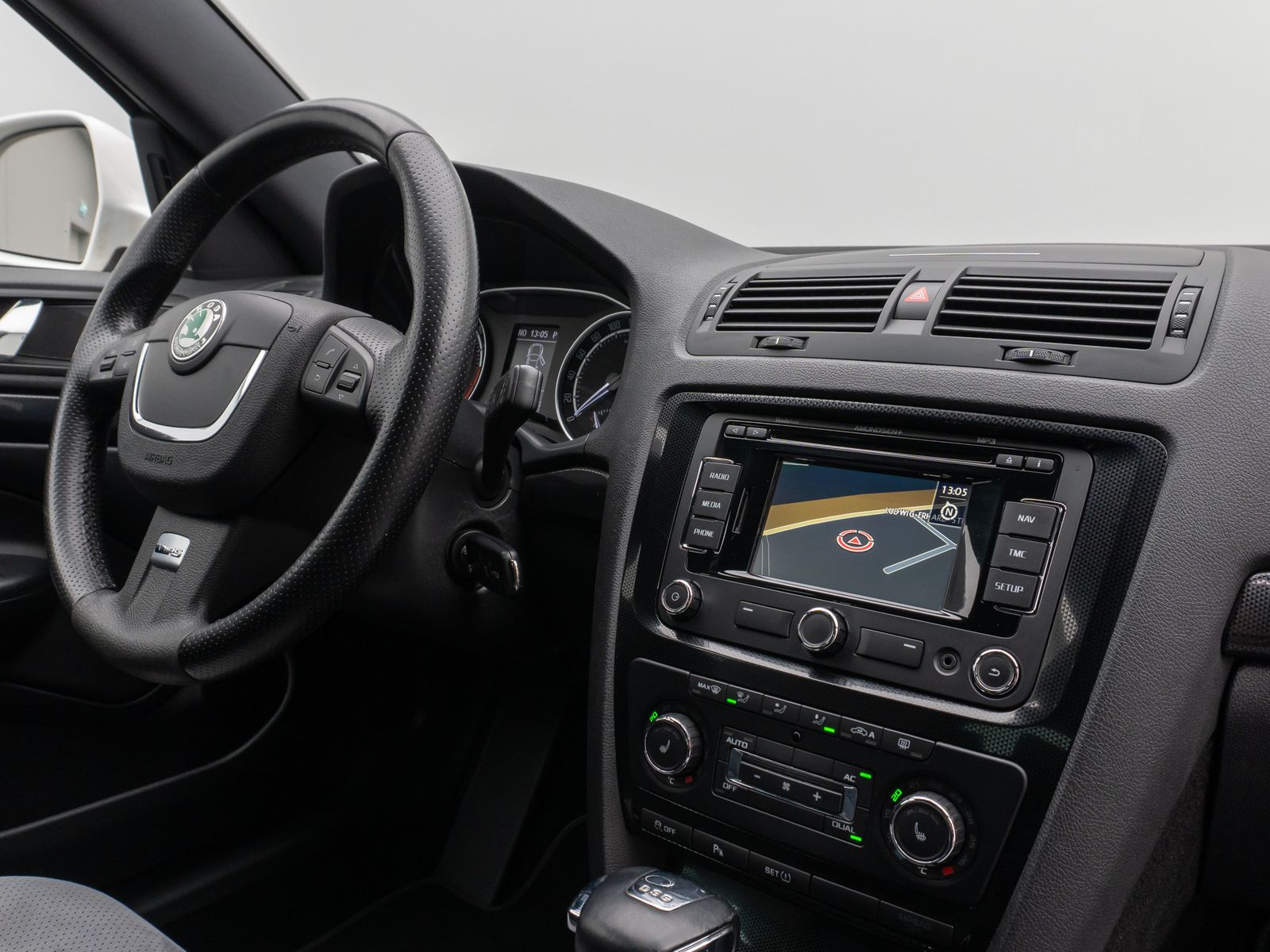 Fahrzeugabbildung SKODA Octavia Combi RS Xenon PDC Navi Sport