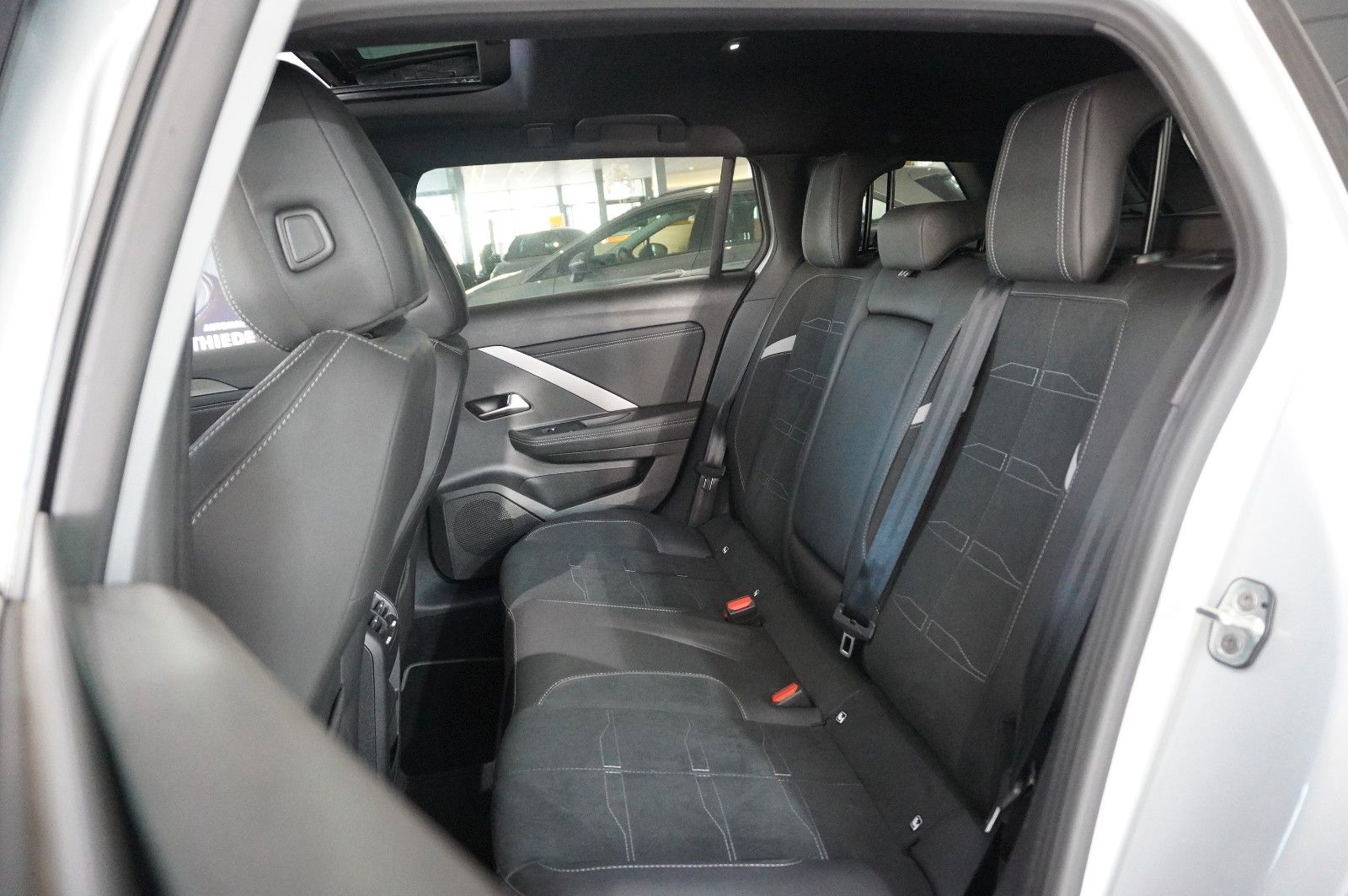 Fahrzeugabbildung Opel Astra L ST 1.2T GS SPORT NAVI/LED/360°/PANO/HUD