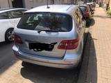 Mercedes-Benz B 150 - - Mercedes-Benz B 150 mit Panoramadach