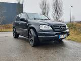 Mercedes-Benz ML 320 - - Mercedes-Benz ML 320 in Essen