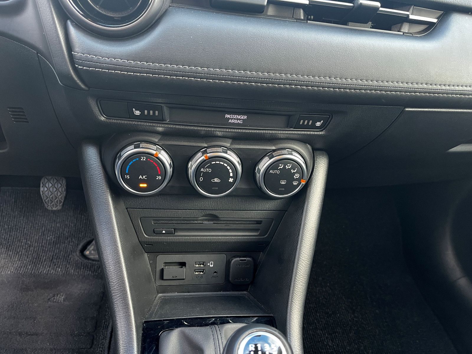 Fahrzeugabbildung Mazda CX-3 2,0 Selection NAV ALU SHZ GRA LED TOTW