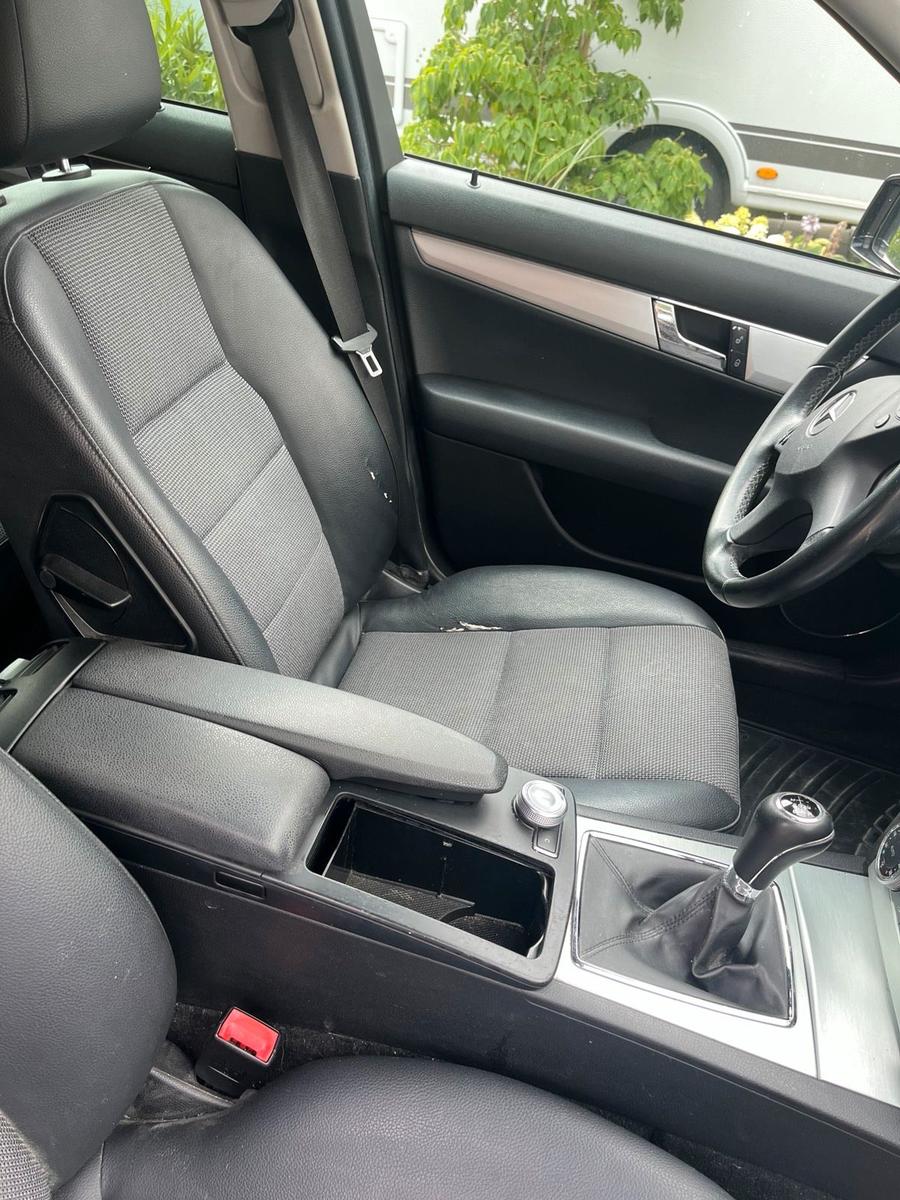 Mercedes-Benz C200 2009 — photo 10