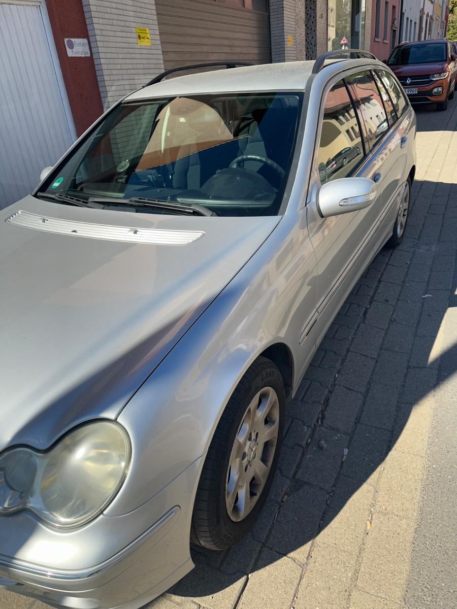 Mercedes-Benz C240 2004 — салон