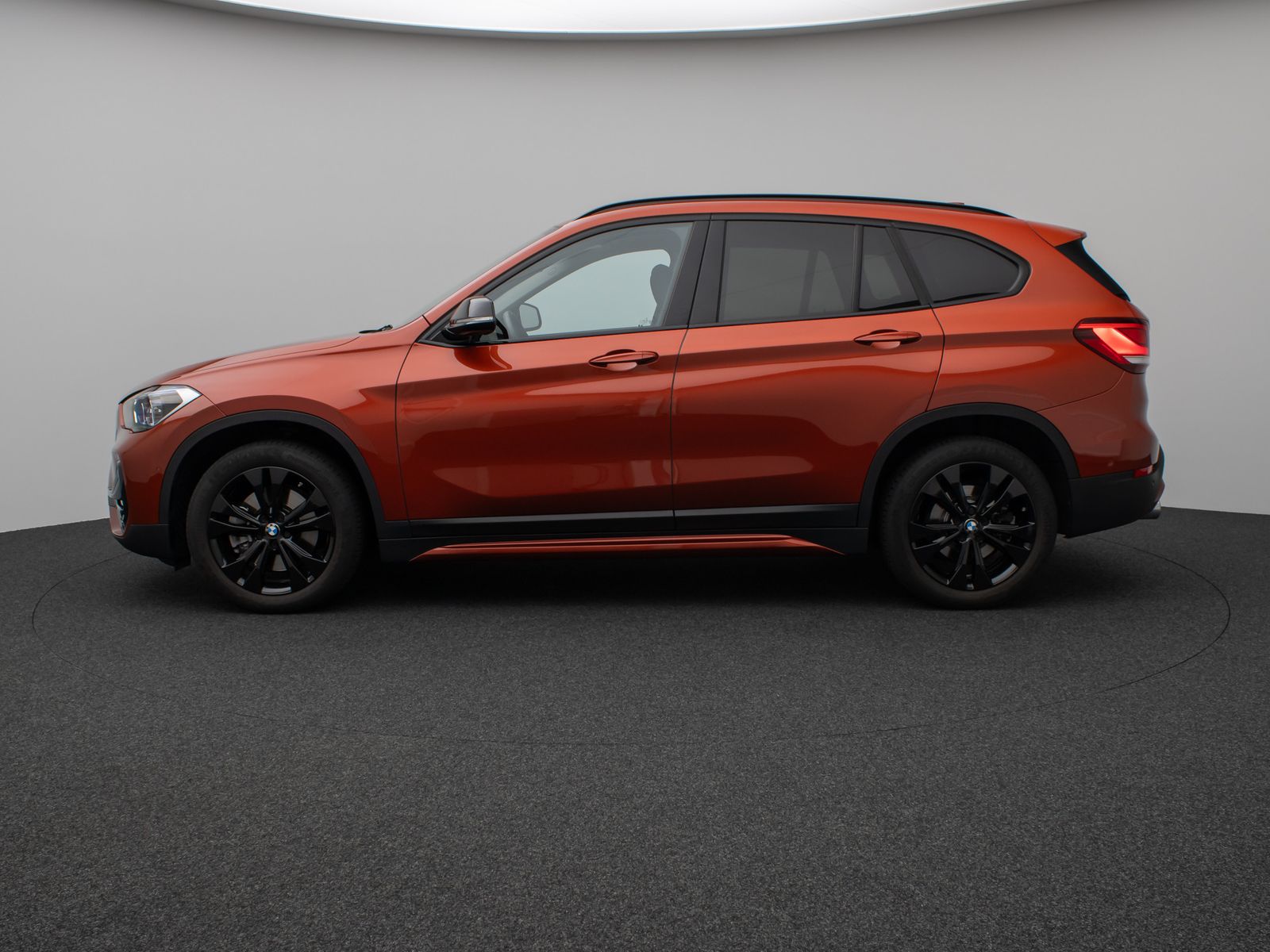 Fahrzeugabbildung BMW X1 xD20d Sport Line Panorama Kamera HUD DAB AHK