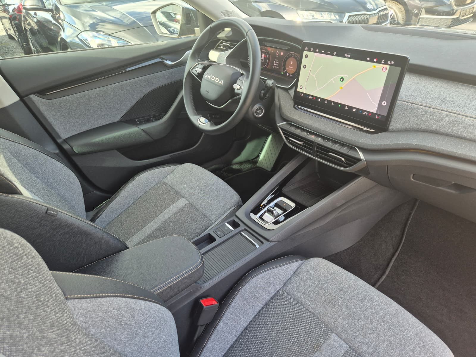 Fahrzeugabbildung SKODA Octavia 1.5 eTSI DSG Selection LED*AHK*5J-Gar.