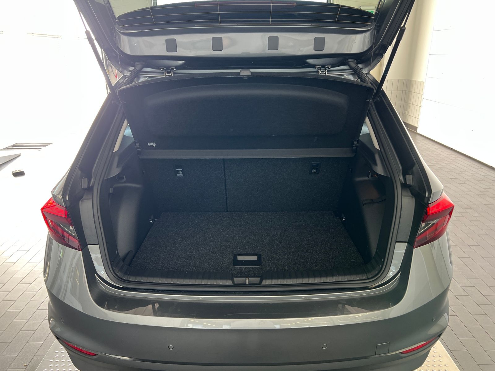 Fahrzeugabbildung SKODA Fabia Selection Tour 1.0 TSI *Vorb. AHK, LED, Ka